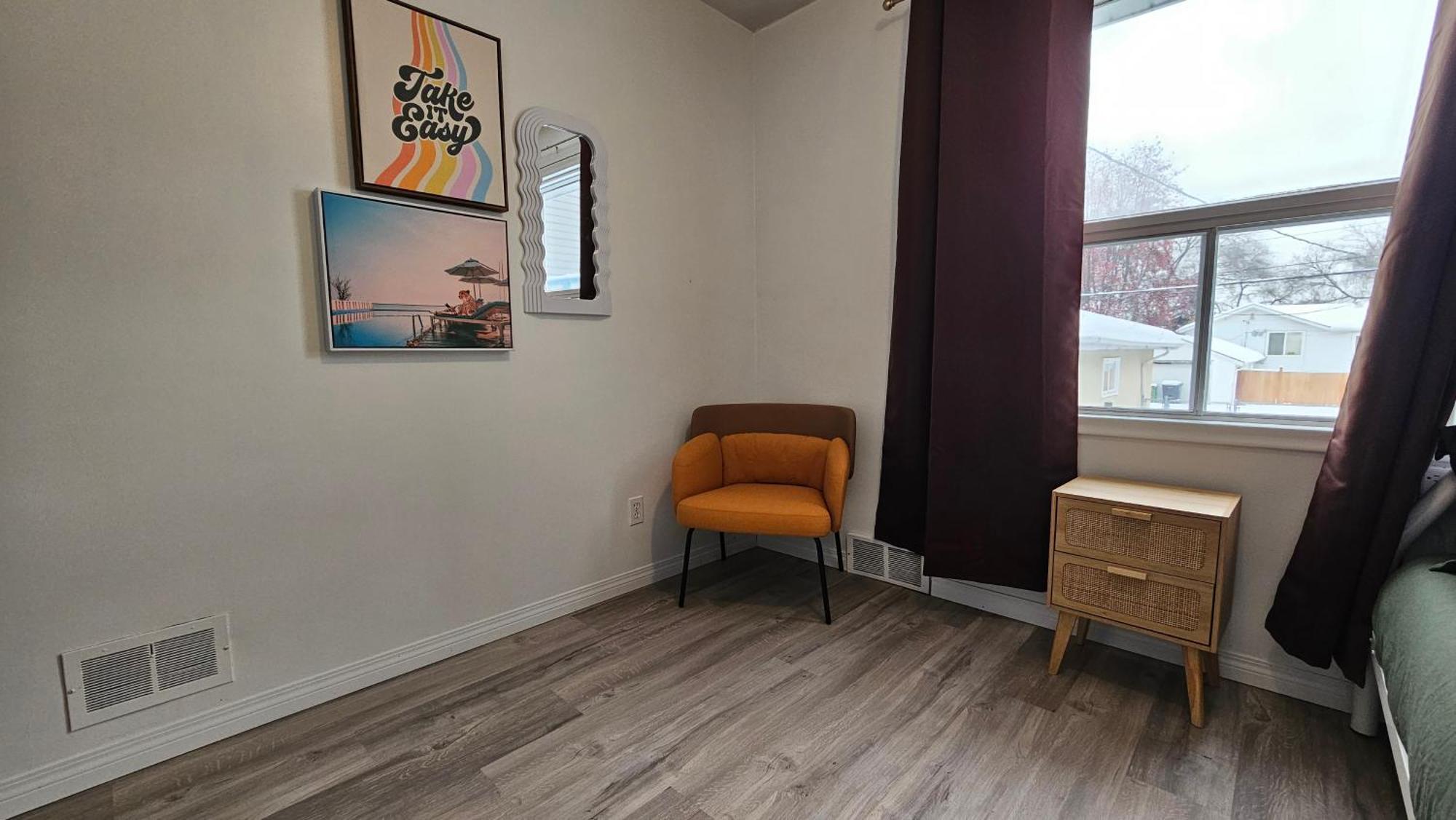 Appartement Retro Retreat - 3Bdr, 1 Bath, Close To City Center à Edmonton Extérieur photo