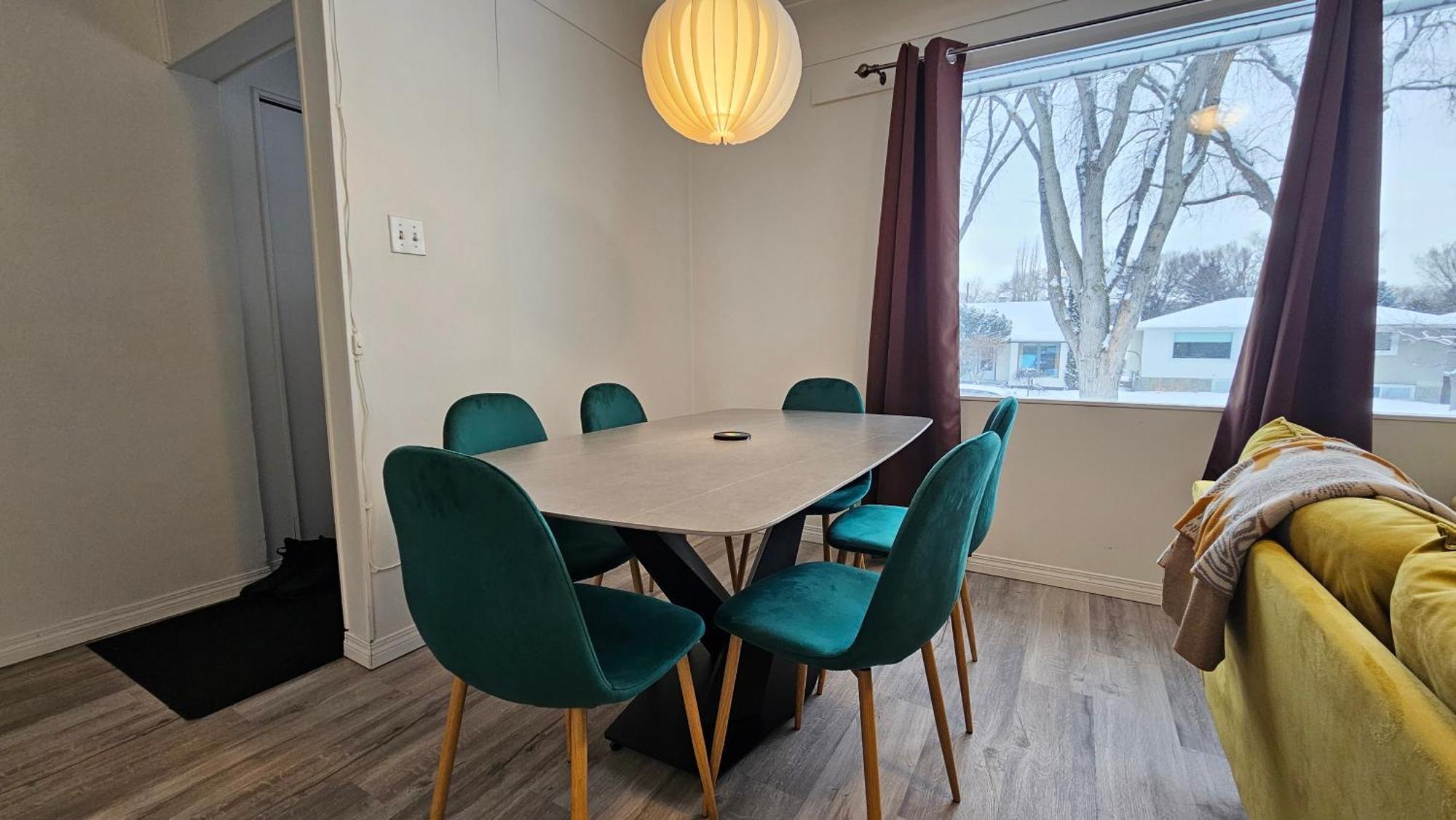 Appartement Retro Retreat - 3Bdr, 1 Bath, Close To City Center à Edmonton Extérieur photo