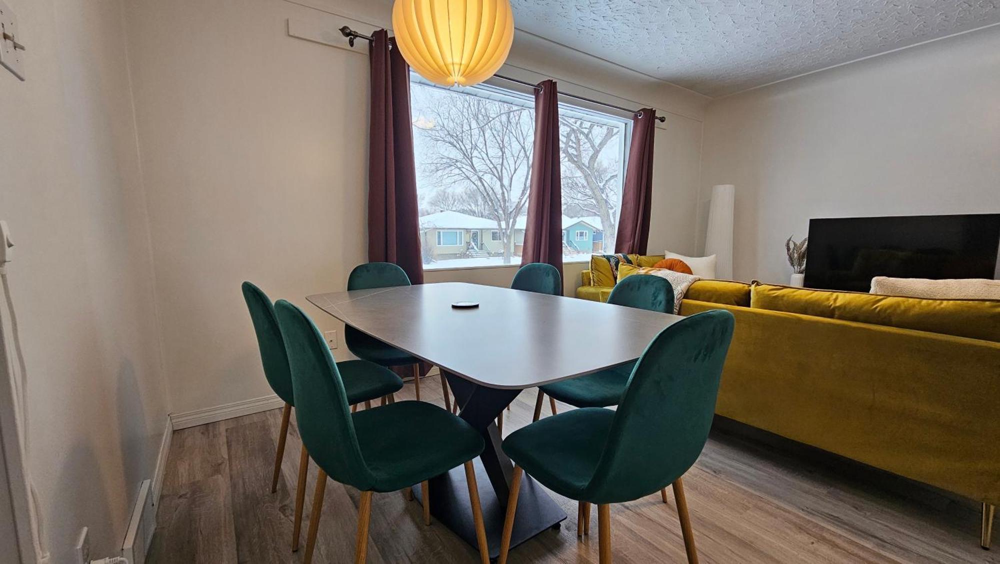 Appartement Retro Retreat - 3Bdr, 1 Bath, Close To City Center à Edmonton Extérieur photo